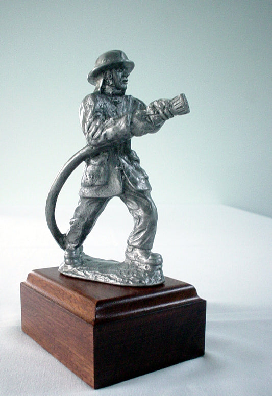 FIREFIGHTER WITH LOW PRESSURE DELIVERY